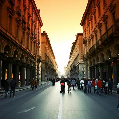 Accogliente Mansarda Vicino Stazione Porta Nuova Con Ascensore تورينو