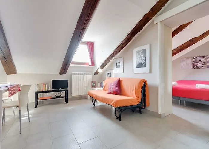 Accogliente Mansarda A Porta Nuova 아파트