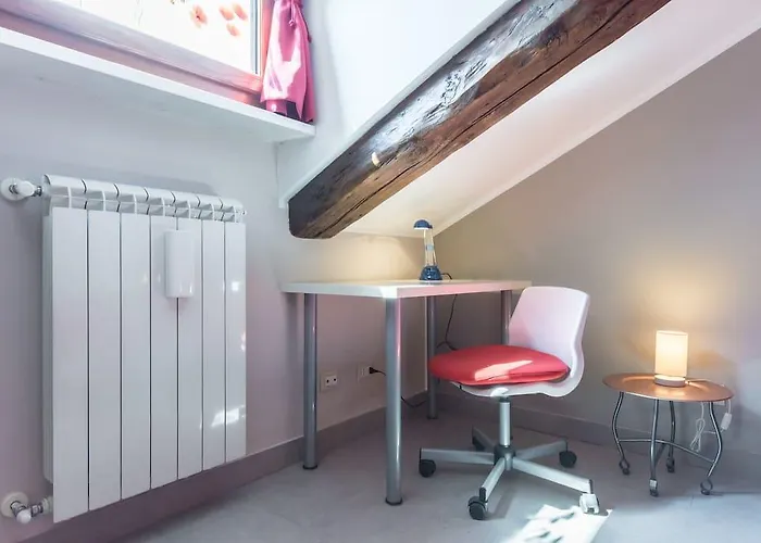 Accogliente Mansarda A Porta Nuova 토리노