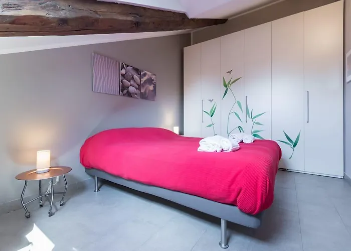 Accogliente Mansarda A Porta Nuova 토리노