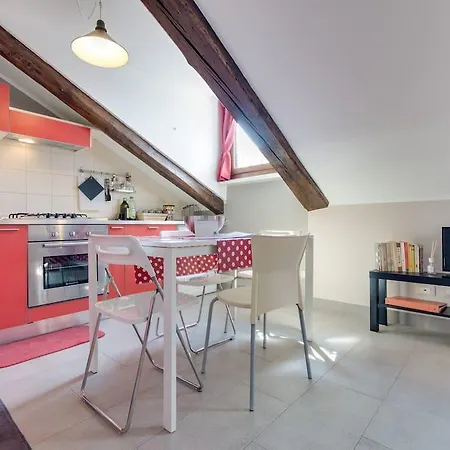 Accogliente Mansarda A Porta Nuova *