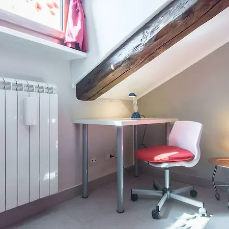 Accogliente Mansarda A Porta Nuova Turín