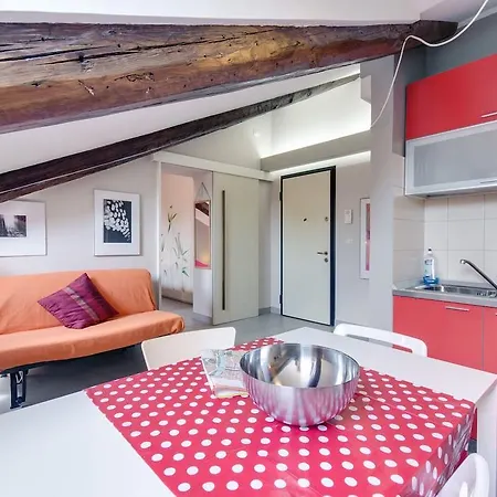Accogliente Mansarda Vicino Stazione Porta Nuova Con Ascensore Apartamento *